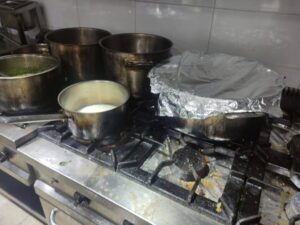 صحة القليوبية تُعدم مواد غذائية غير قابلة للاستخدام الادمى بالعبور