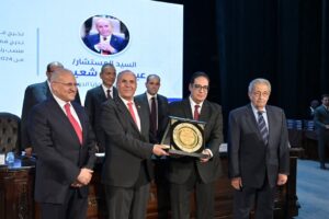 جامعة القاهرة تحتفي بوزير العدل ورؤساء الهيئات القضائية تقديرًا لمسيرتهم القانونية