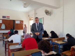 مدير تعليم العبور بالقليوبية يتابع امتحانات نهاية العام ويشدد على الانضباط