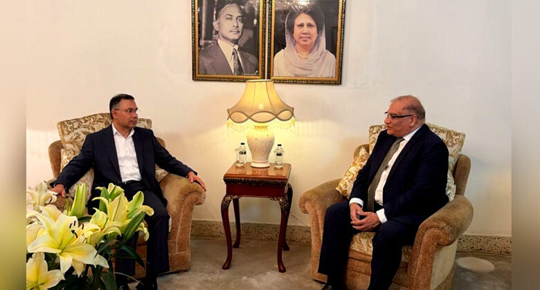 المفوض الباكستاني يزور طارق رحمن في داكا المفوض الباكستاني يزور طارق رحمن في داكا