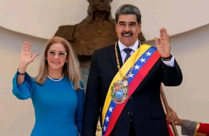 اختطاف رئيس فنزويلا وزوجته على يد الامريكان اختطاف رئيس فنزويلا وزوجته على يد الامريكان