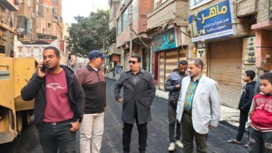  رئيس مدينة طهطا يتفقد رصف شارع سوريا ويؤكد استمرار الأعمال بالمركز والساحل