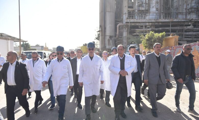 وزير التموين والتجارة الداخلية ومحافظ المنيا يتفقدان مصنع سكر أبو قرقاص وزير التموين والتجارة الداخلية ومحافظ المنيا يتفقدان مصنع سكر أبو قرقاص