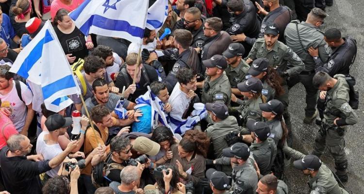 تحذيرات من انفجار العنف الجسدي في تل أبيب بسبب سموم التواصل الاجتماعي تحذيرات من انفجار العنف الجسدي في تل أبيب بسبب سموم التواصل الاجتماعي