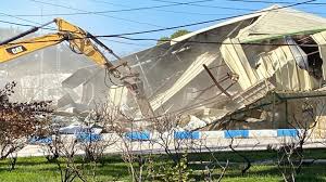 ألبانيز تحتج على هدم الاحتلال لمقر أونروا في القدس ألبانيز تحتج على هدم الاحتلال لمقر أونروا في القدس