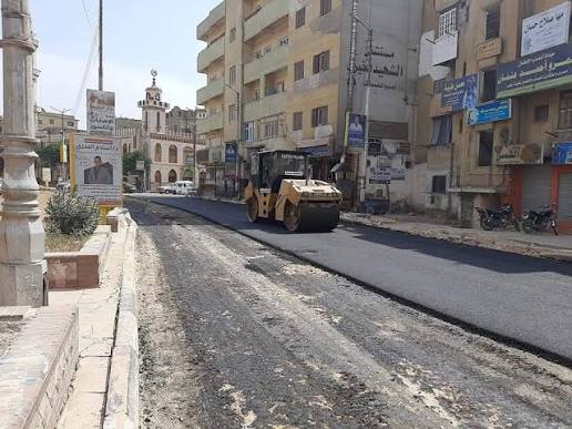 الشطورى يتابع أعمال تمهيد وتسوية عدد من الطرق بالمنطقة الغربية غرب ترعة نجع حمادى بطهطا