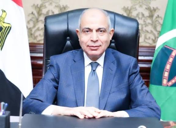 محافظ المنيا يوجّه بتقديم كافة تيسيرات الكشف الطبي والتطعيمات لحجاج بيت الله الحرام