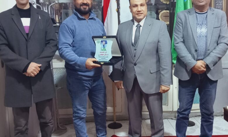 تكريم وكيل وزارة الشباب والرياضة بالفيوم لدوره في دعم إنشاء بنك بمركز شباب الشواشنة