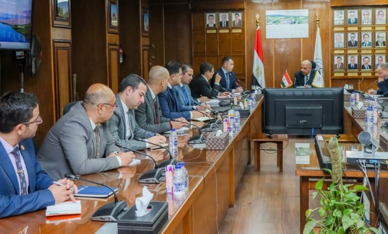 وزير الكهرباء والطاقة المتجددة يجتمع برئيس هيئة المحطات النووية، والقائمين على مشروع المحطة النووية بالضبعة، بمقر الهيئة بالعباسية.