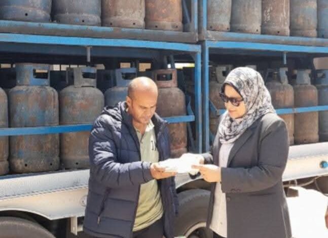 ضبط طن و700 كيلوجرام زيوت سيارات مجهولة المصدر والتصرف في 1147 أسطوانة بوتاجاز بسوهاج ضبط طن و700 كيلوجرام زيوت سيارات مجهولة المصدر والتصرف في 1147 أسطوانة بوتاجاز بسوهاج