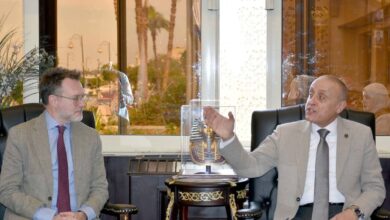 محافظ الأقصر يبحث مع السفير الكندى سبل التعاون المشترك