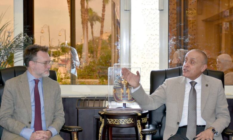 محافظ الأقصر يبحث مع السفير الكندى سبل التعاون المشترك محافظ الأقصر يبحث مع السفير الكندى سبل التعاون المشترك