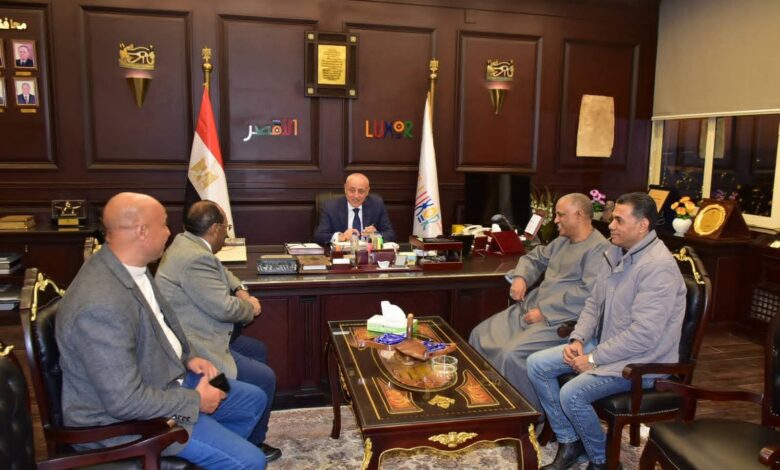 محافظ الأقصر يلتقى العائلة الحجاجية لبحث الإستعداد لاحتفالات مولد سيدى ابو الحجاج الأقصرى