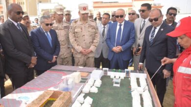 محافظ الأقصر وقائد قوات الدفاع الشعبي يتفقدان معسكر الإيواء العاجل بالطود