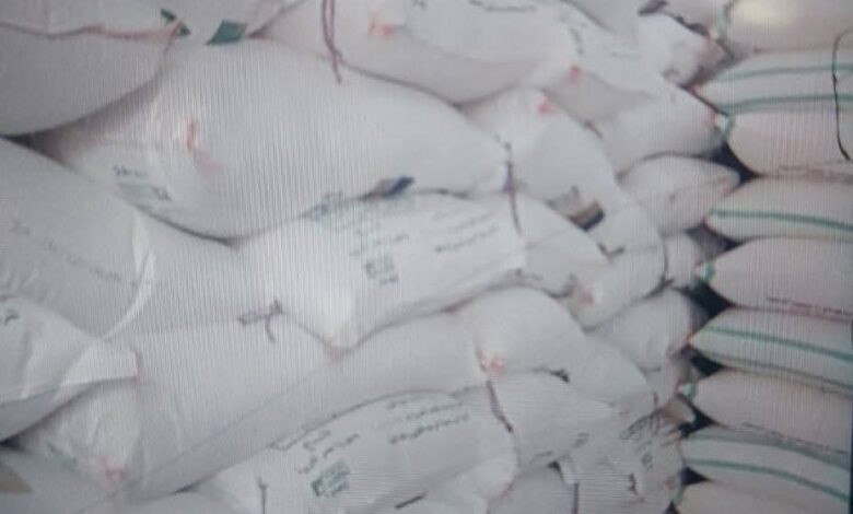 ضربات قوية من تموين القليوبية ضبط طن دقيق و 390 علبه سجاير مجهولين المصدر