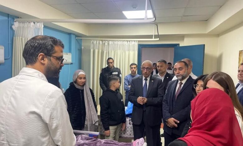 محافظ شمال سيناء والوفد البريطاني يتفقدان مستشفى العريش لمتابعة علاج مصابي غزة محافظ شمال سيناء والوفد البريطاني يتفقدان مستشفى العريش لمتابعة علاج مصابي غزة