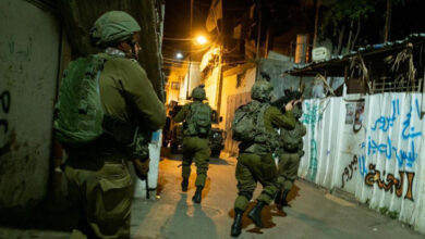 إصابات واعتقالات خلال اقتحام الاحتلال مناطق عدة بالخليل