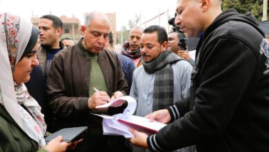 محافظ المنيا يعقد لقاءً لخدمة المواطنين بقرية طنبدى ويؤكد: تخفيف الأعباء عن أهالي الريف وحل الشكاوى أولوية قصوى