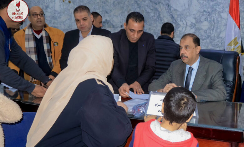 محافظ سوهاج يعقد اللقاء الجماهيري الأسبوعي لتلبية احتياجات وطلبات المواطنين