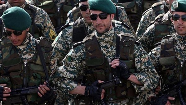 الحرس الثوري الإيراني يحتجز ناقلتي نفط في مياه الخليج الحرس الثوري الإيراني يحتجز ناقلتي نفط في مياه الخليج