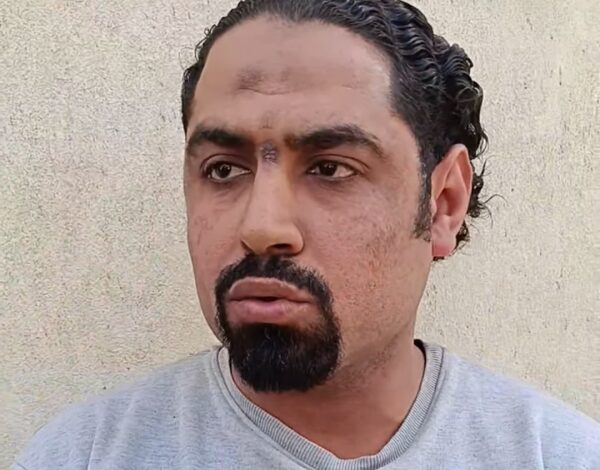 سائق توك توك يقفز ببيارة صرف و ينقذ 4 عمال