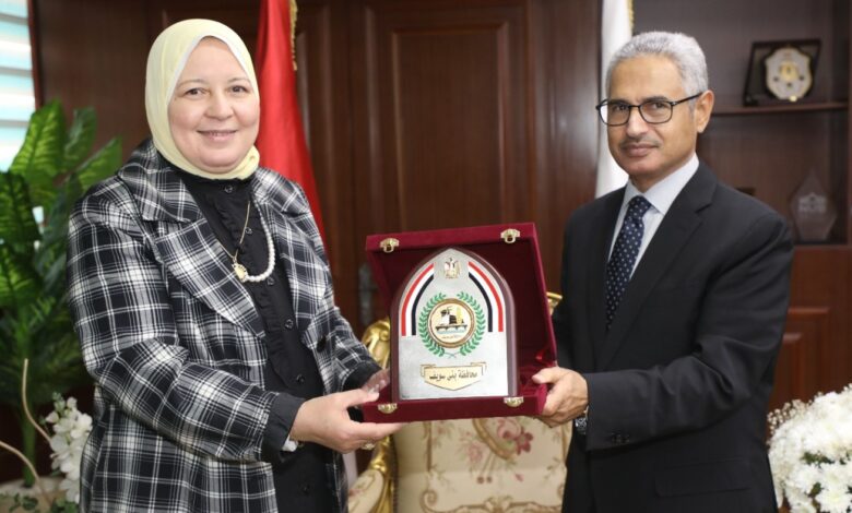 محافظ بنى سويف يكرم وكيل وزارة التربية والتعليم لبلوغها سن المعاش
