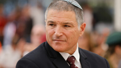 الشاباك: القبض على إسرائيليين بتهمة تهريب بضائع إلى غزة