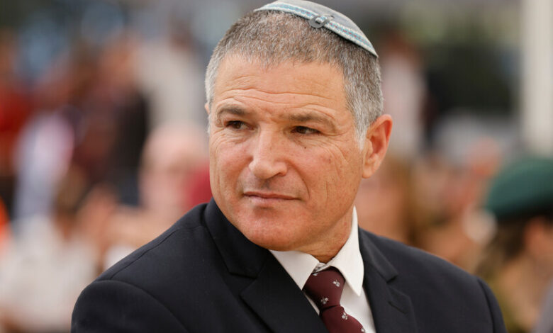 الشاباك: القبض على إسرائيليين بتهمة تهريب بضائع إلى غزة