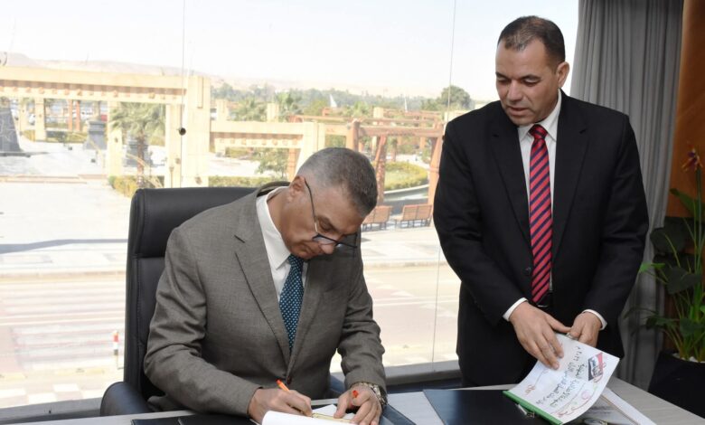 محافظ أسوان يعتمد نتيجة الشهادة الإعدادية بنسبة نجاح 78.40% للعامة واللغات ، و 68 % للإعدادية المهنية