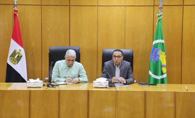 محافظ المنيا يؤكد أهمية تنمية الموارد الذاتية وتبني أفكار مبتكرة لتعظيم عوائد المشروعات