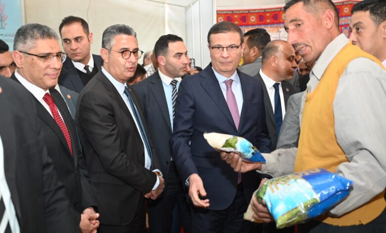 وزيرا الزراعة والتموين ومحافظة الجيزة يفتتحون معرض السلع الغذائية بالمتحف الزراعى بالدقى وزيرا الزراعة والتموين ومحافظة الجيزة يفتتحون معرض السلع الغذائية بالمتحف الزراعى بالدقى