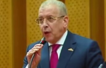 وسط سعادة الأهالى.. النائب مصطفى مجاهد يعيد تشغيل خط اتوبيس “القناطر الخيريه -القاهرة” وسط سعادة الأهالى.. النائب مصطفى مجاهد يعيد تشغيل خط اتوبيس “القناطر الخيريه -القاهرة”