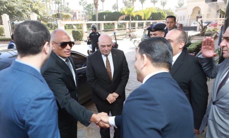 محافظ كفرالشيخ الجديد يصل الديوان العام ويباشر مهام منصبه