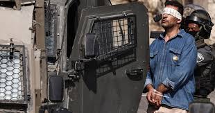 شرطة الإحتلال تحتجز مسئولين محليين للاشتباه في استيلائهم على مساعدات شرطة الإحتلال تحتجز مسئولين محليين للاشتباه في استيلائهم على مساعدات