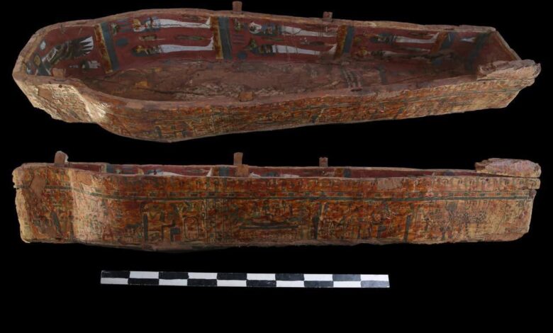 تفاصيل الكشف عن خبيئة التوابيت الملونة لمنشدي آمون بالأقصر