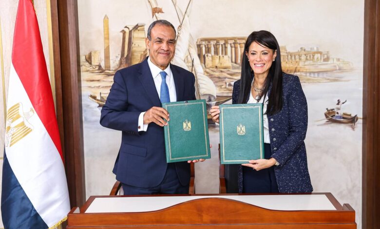 إطلاق المراكز التكنولوجية المتنقلة لتقديم خدمات التصديقات القنصلية عبر «مراكز خدمات مصر» على مستوى الجمهورية إطلاق المراكز التكنولوجية المتنقلة لتقديم خدمات التصديقات القنصلية عبر «مراكز خدمات مصر» على مستوى الجمهورية