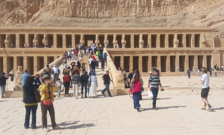 حتشبسوت تتصدر المشهد السياحي بالأقصر خلال إجازة نصف العام