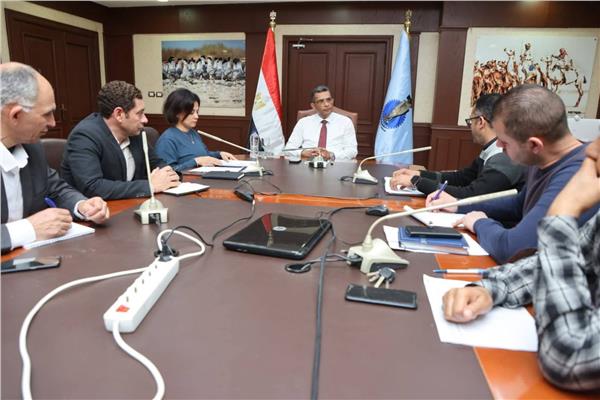 بين الفوضى والانضباط… مستقبل الشارع السياحي