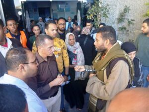 محافظ أسوان بمعهد أورام أسوان 