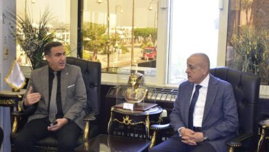 محافظ الأقصر يستقبل وفد الهيئة البيطرية لتعزيز الخدمات الصحية والوقائية