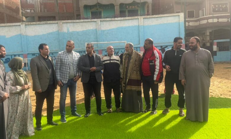 الفرماوي يتابع الانتهاء من أعمال الإحلال والتجديد للملعب الخماسي بمركز شباب العبادلة الفرماوي يتابع الانتهاء من أعمال الإحلال والتجديد للملعب الخماسي بمركز شباب العبادلة