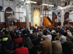 مساجد الإسكندرية تشهد إقبالًا كبيرا من المصلين في ثالث أيام شهر رمضان