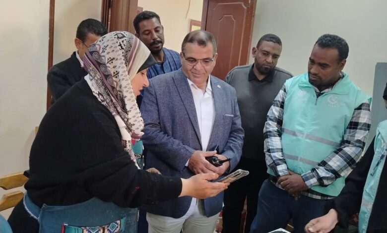 رئيس مدينة أرمنت يقوم بزيارة تفقدية لمتابعة مبادرة “تمكين “