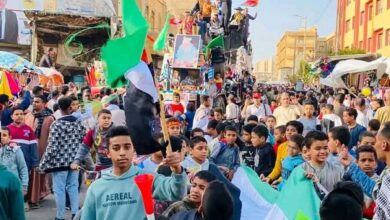 الأطفال والشيوخ يجوبون شوارع مدينة إسنا احتفالاً ب” دورة رمضان”