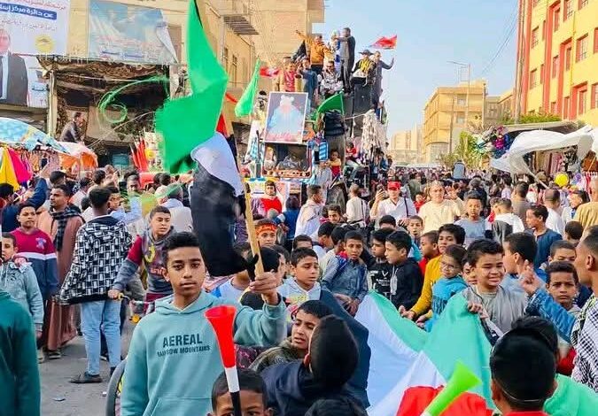 الأطفال والشيوخ يجوبون شوارع مدينة إسنا احتفالاً ب” دورة رمضان”