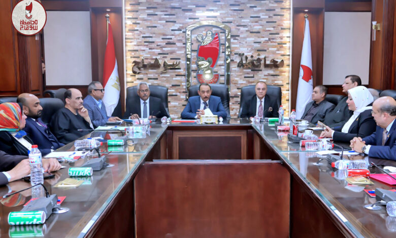 محافظ سوهاج يلتقي أعضاء الهيئة البرلمانية لمجلسي النواب والشيوخ