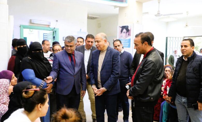 محافظ المنيا يتفقد الوحدة الصحية بقرية تلة لمتابعة الخدمات الصحية استعدادًا لتطبيق التأمين الصحي الشامل