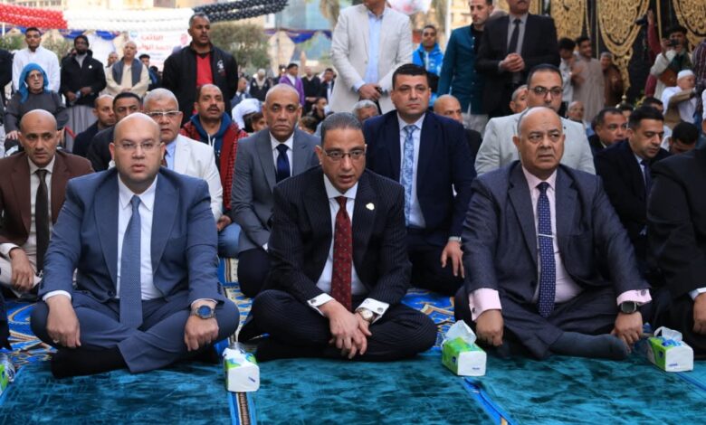 محافظ الجيزة يؤدي صلاة عيد الفطر المبارك بساحة مسجد مصطفى محمود ويهنئ المواطنين