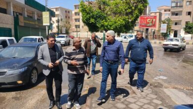 إزالة تجمعات مياه الأمطار بشوارع المنيا لتيسير الحركة المرورية