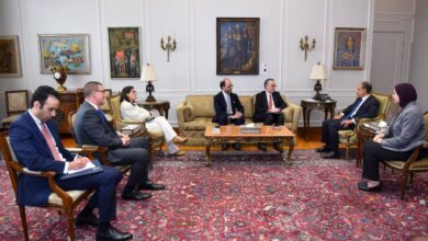 وزير الخارجية يستقبل وفد من البنك الأوروبي للاستثمار